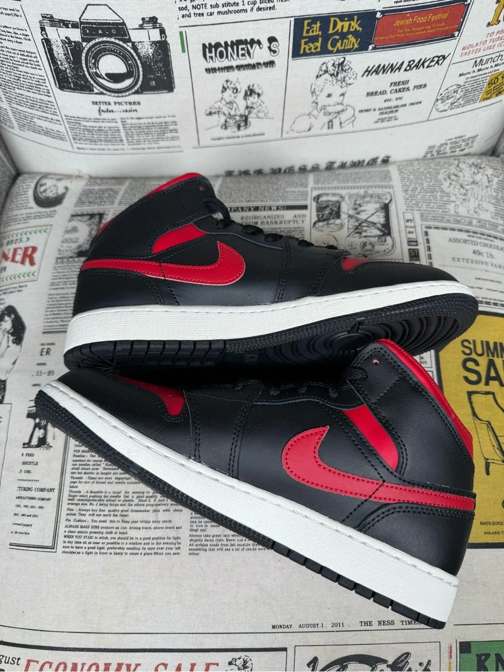 Nike Air Jordan 1 Mid Black Varsity Red GS DQ8423-067 7Y Women Size 8.5 No Box